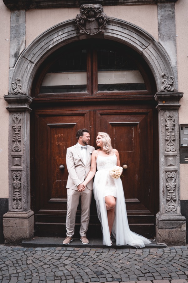 Lachen am Altar